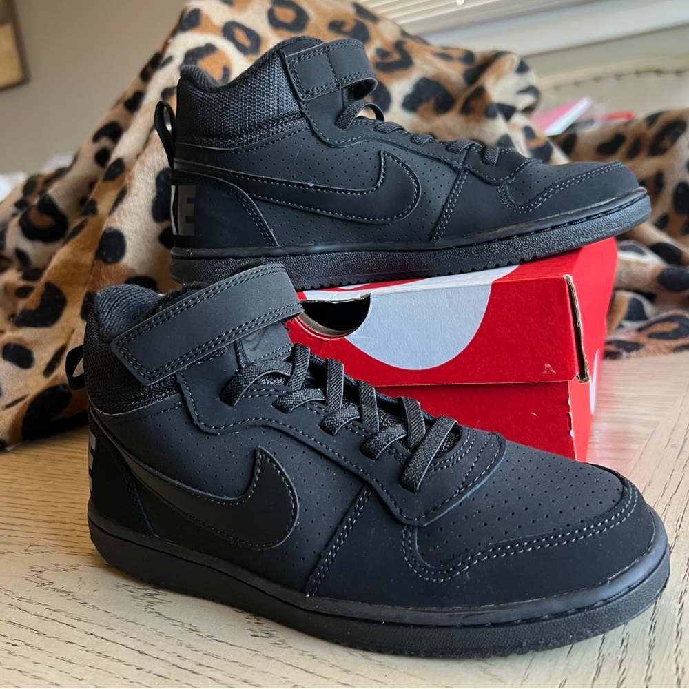 Nike NWT Kids Black High-Top Sneakers